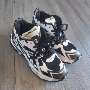 Black & white Balenciaga runner